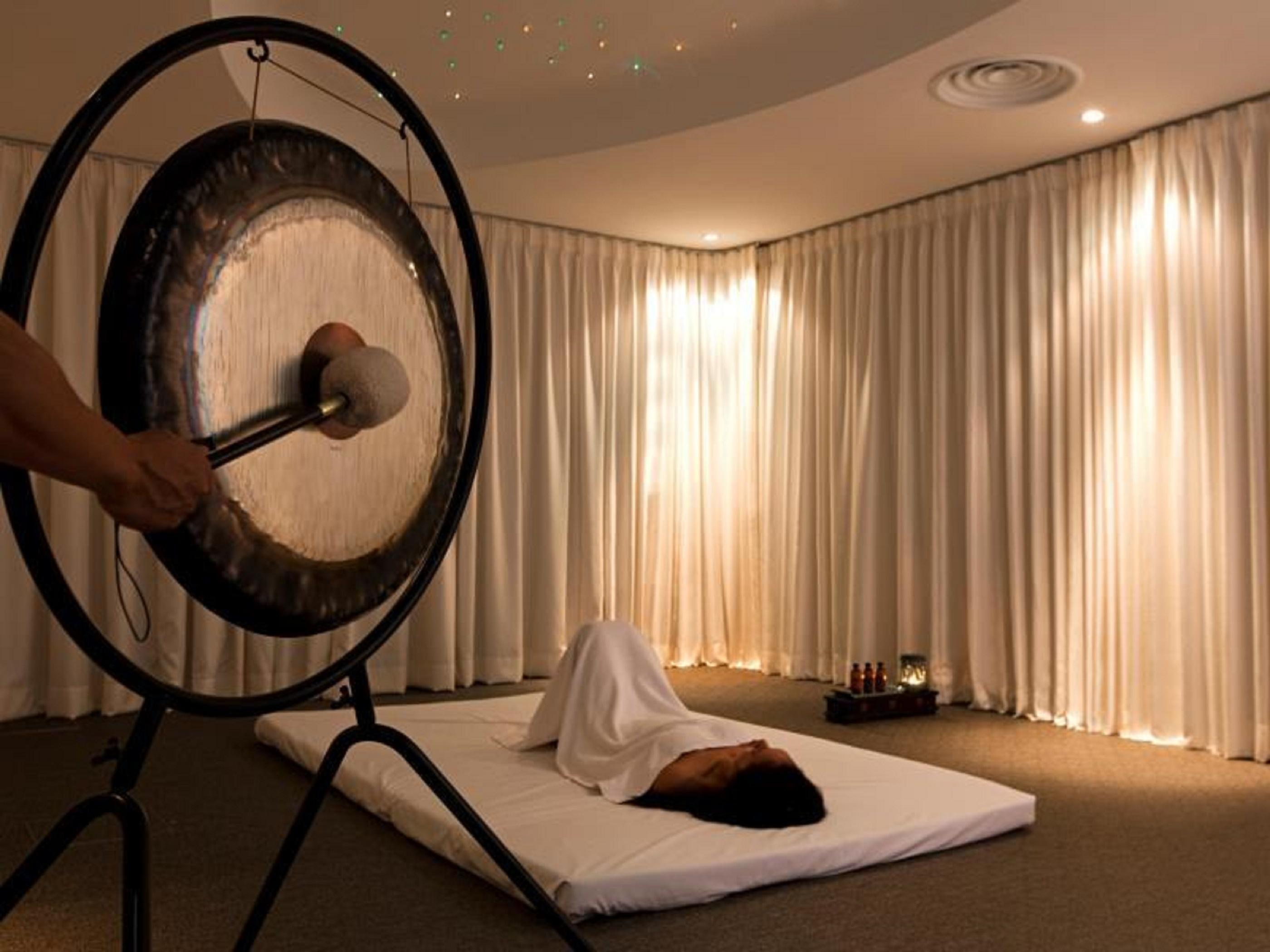 Отель The Ritz-Carlton, Куала-Лумпур Экстерьер фото Gong therapy