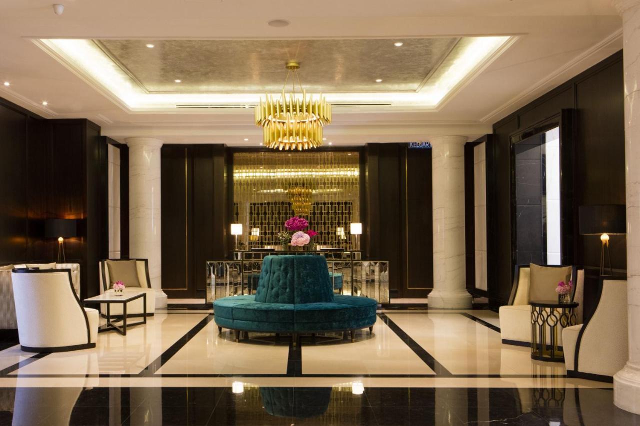 Отель The Ritz-Carlton, Куала-Лумпур Экстерьер фото The lobby of the hotel
