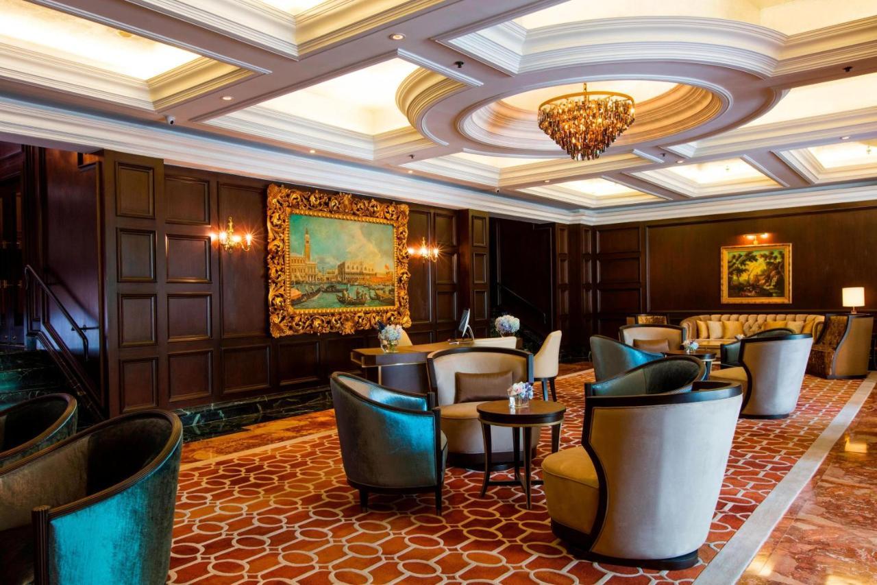 Отель The Ritz-Carlton, Куала-Лумпур Экстерьер фото The lobby of the hotel