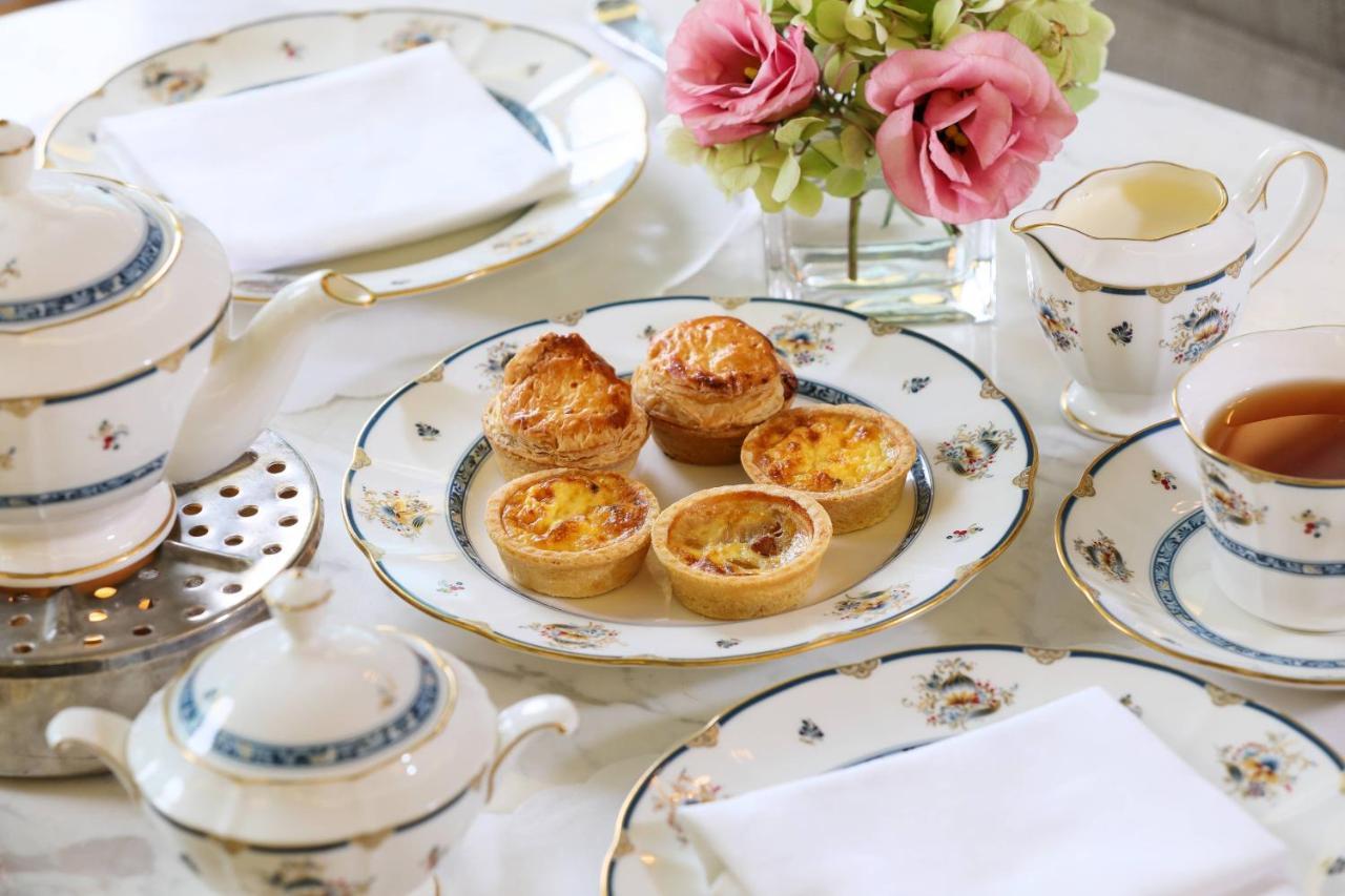 Отель The Ritz-Carlton, Куала-Лумпур Экстерьер фото Afternoon tea at the Ritz
