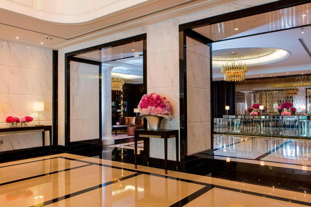 Отель The Ritz-Carlton, Куала-Лумпур Экстерьер фото The lobby of the hotel