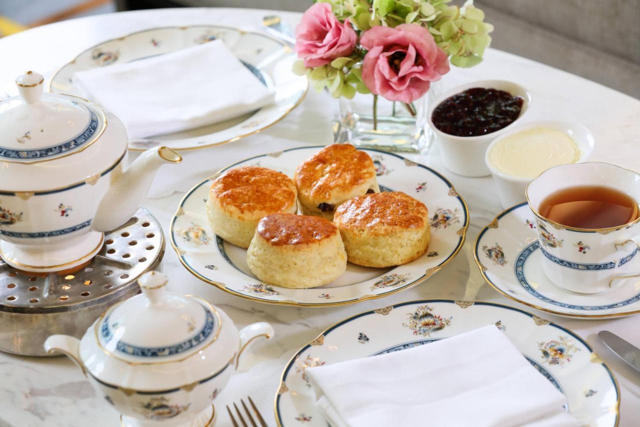 Отель The Ritz-Carlton, Куала-Лумпур Экстерьер фото Afternoon tea at the Ritz