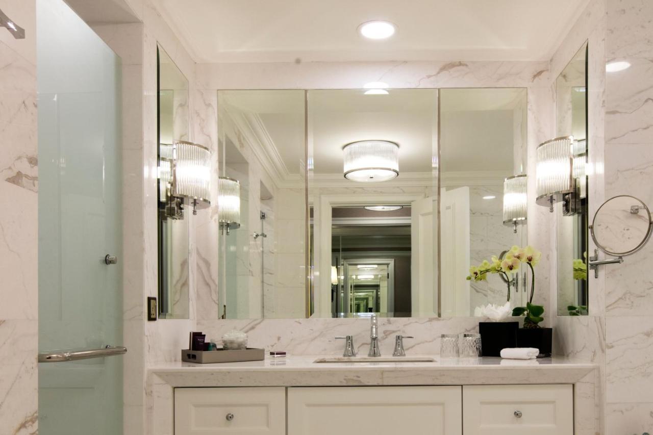 Отель The Ritz-Carlton, Куала-Лумпур Экстерьер фото Bathroom vanity