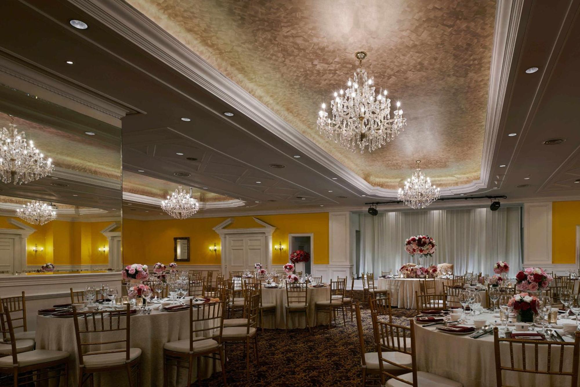 Отель The Ritz-Carlton, Куала-Лумпур Экстерьер фото The ballroom at the 2012 New York Society for Ethical Culture Gala