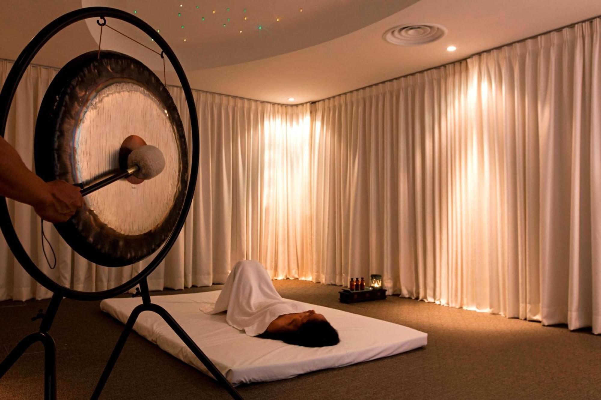 Отель The Ritz-Carlton, Куала-Лумпур Экстерьер фото Gong therapy