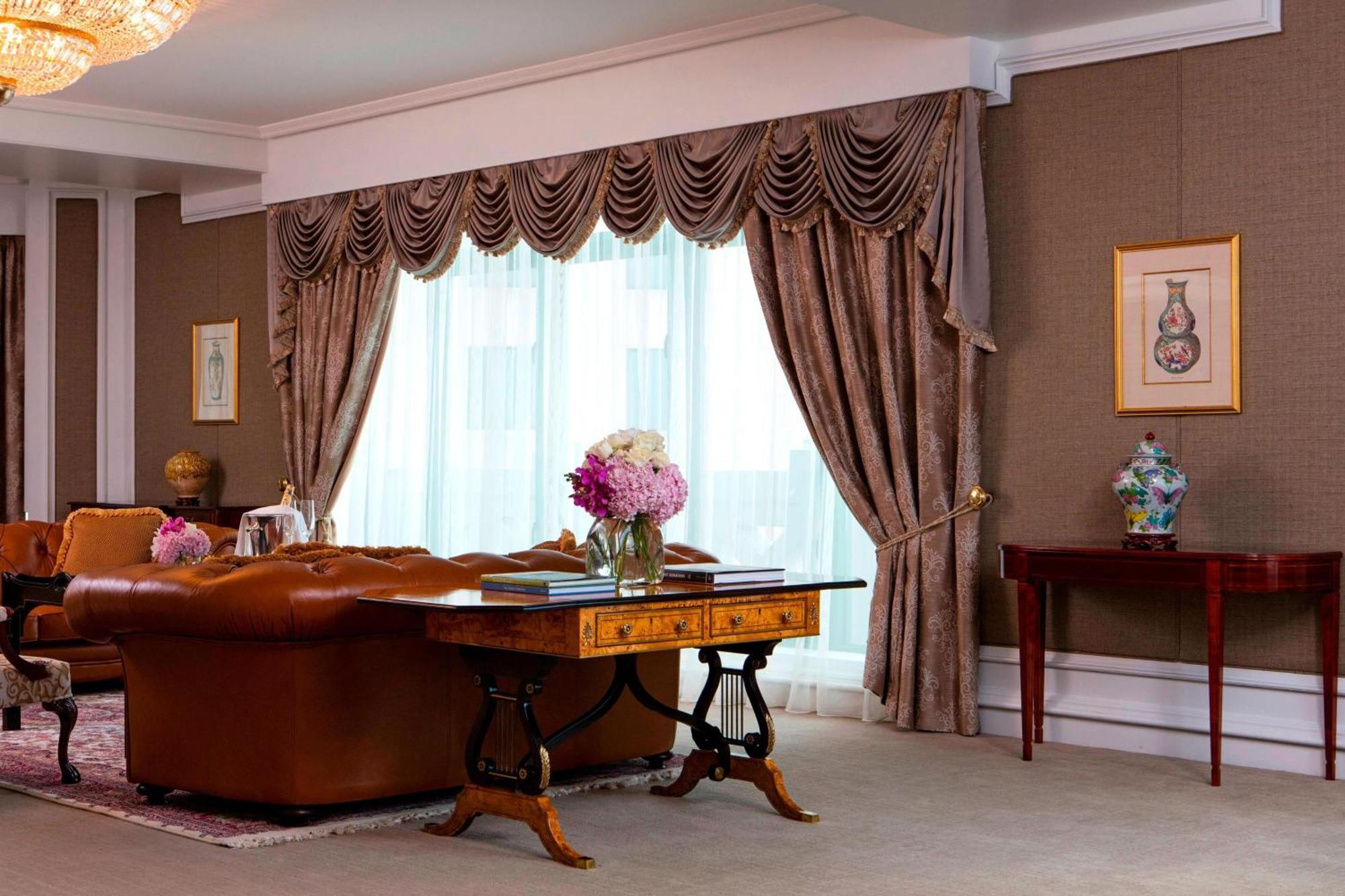 Отель The Ritz-Carlton, Куала-Лумпур Экстерьер фото A suite at the hotel